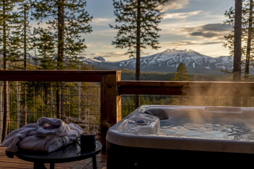 Where to Find a Bachelor Jacuzzi Hotel near Mount Bachelor