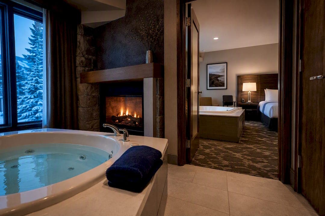 Boutique vs Chain Jacuzzi Suites: Verify In Room Photos Before You Pay