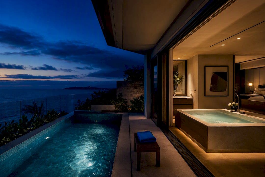 Confirm Photos, Respect 104°F: Plunge Pool vs Hot Tub In Room