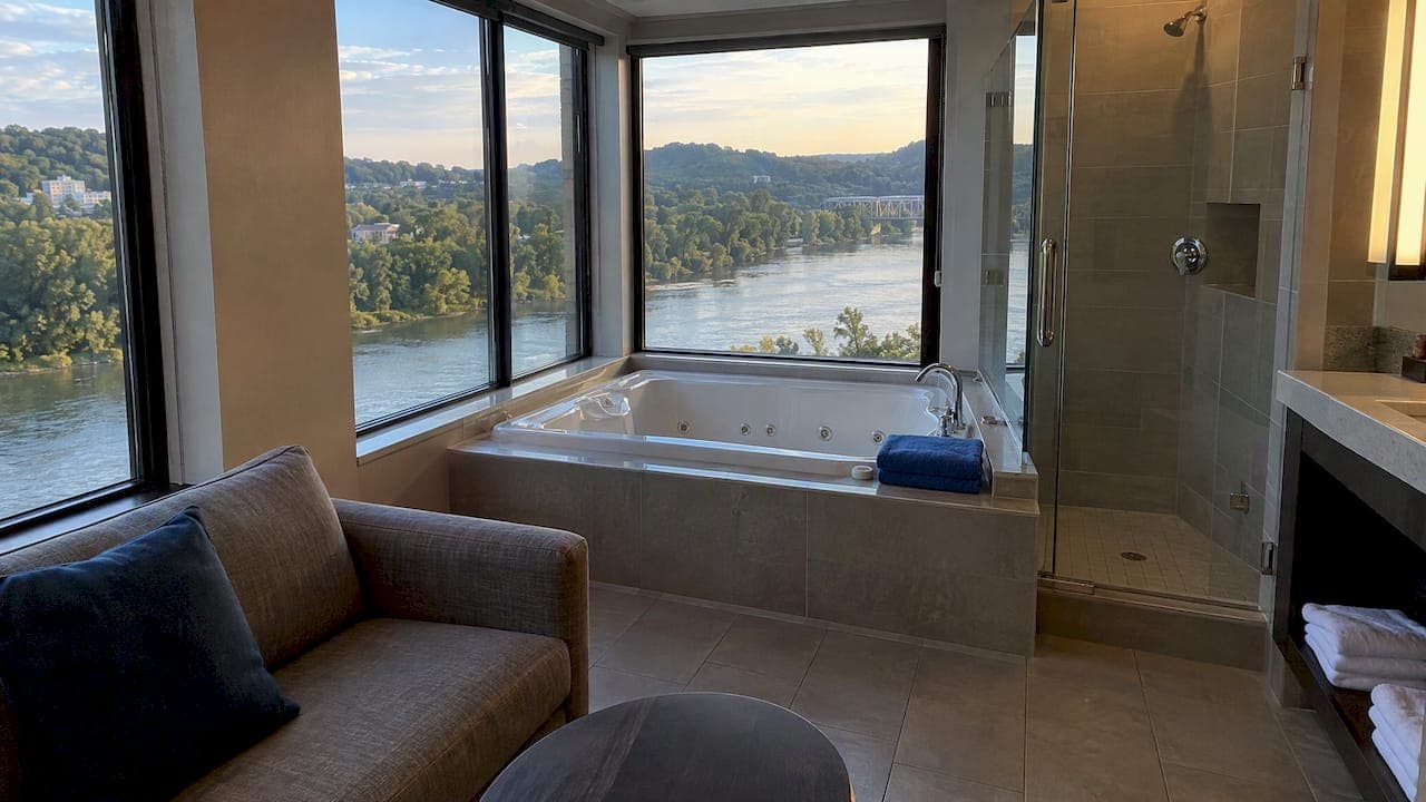 6 Checks to Guarantee a Private River View Hot Tub in Your Hotel Room