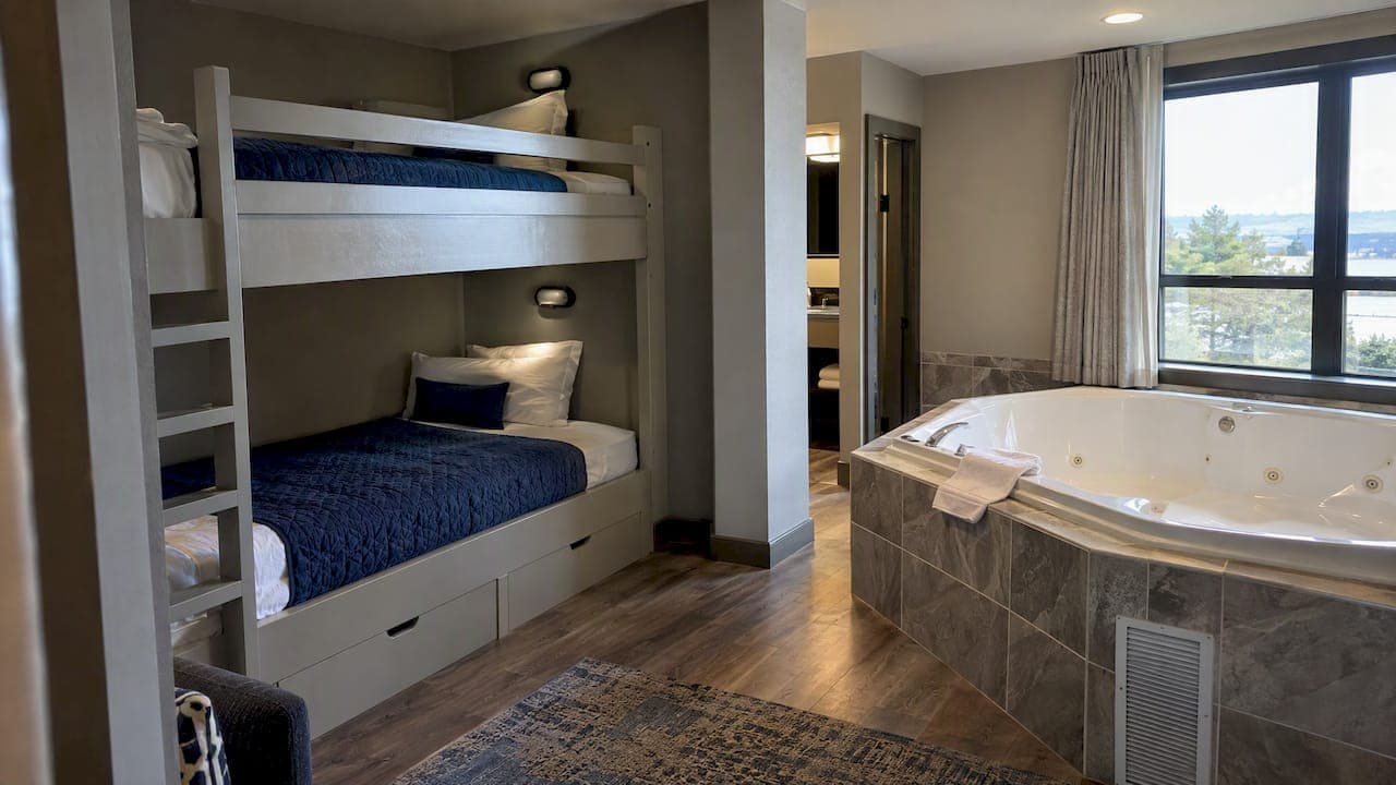 Family Jacuzzi Stays: Verify Bunk Beds and the 104°F Tub Limit