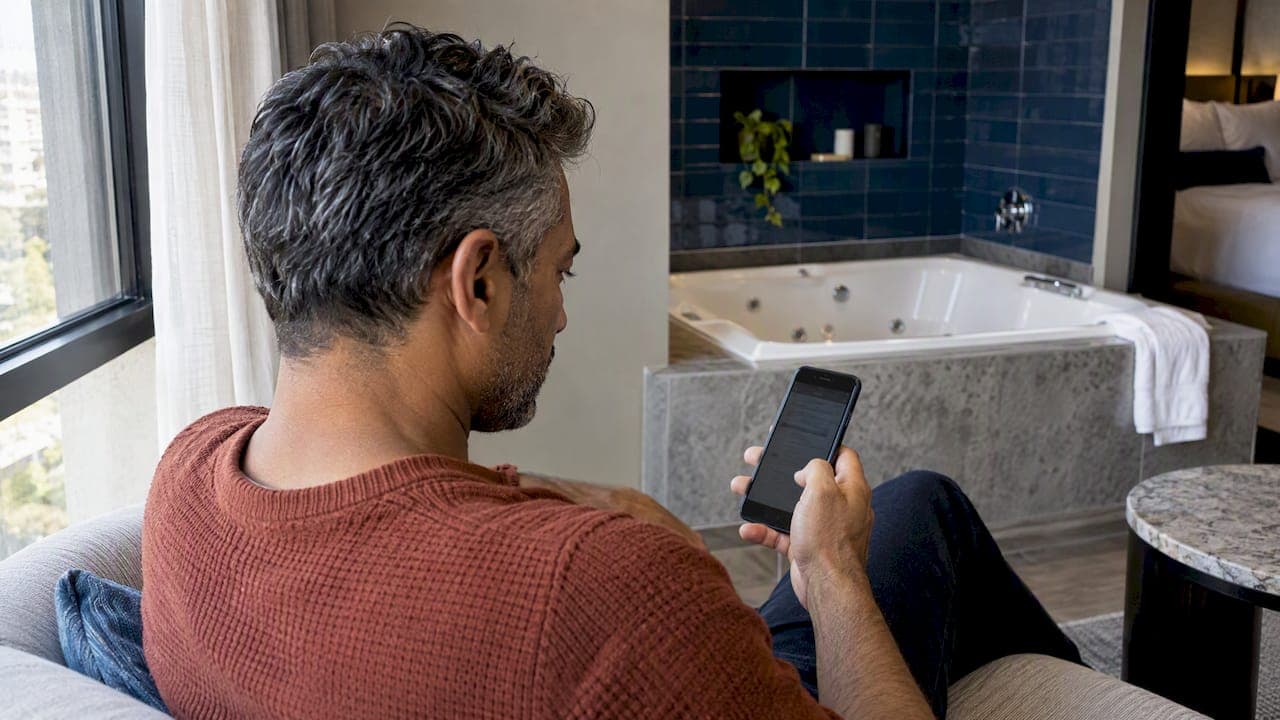 How to Read Reviews for Jacuzzi Rooms (and Spot the Red Flags)